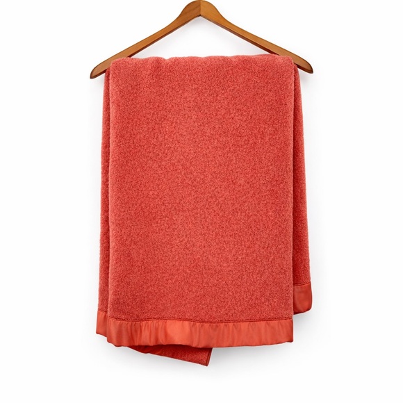 Vintage coral colored wool blanket satin 0306 edge twin large throw 1970s 70s
